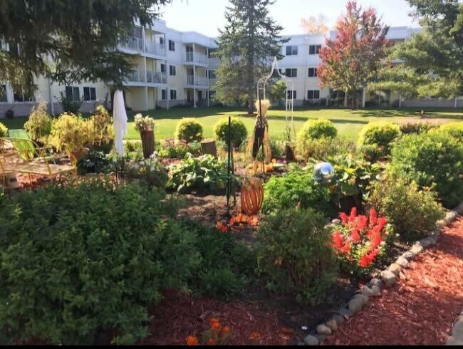 Photo - 130 Demont Ave