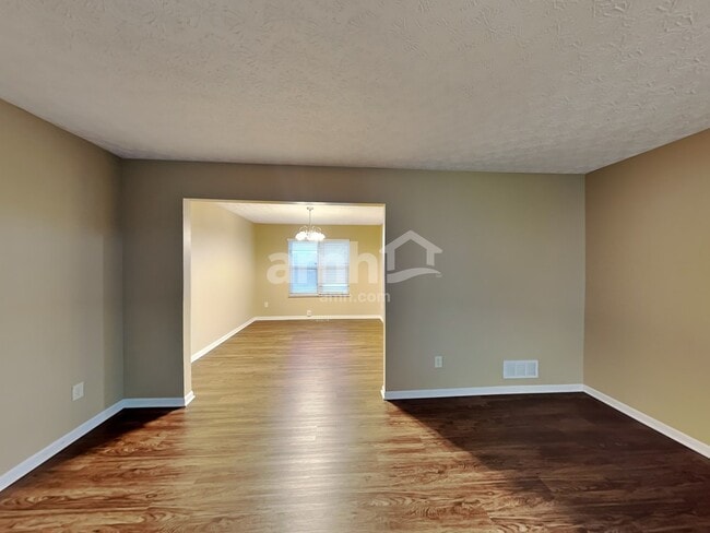 Photo - 4460 Landmark Rd
