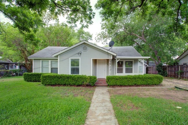 Photo - Coming Soon! Pet-Friendly 3BR Home with Large Backyard – Cleburne