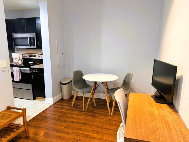 Photo - 533 NE 3rd Ave Unit 313