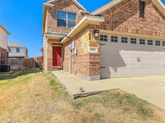 Building Photo - 4916 Villas Dr