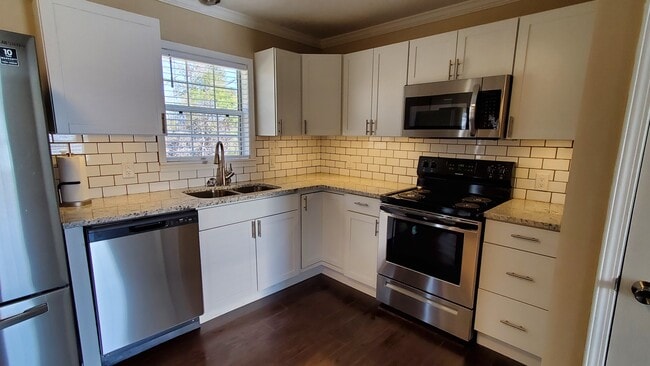 Kitchen - 149 Davis Ln