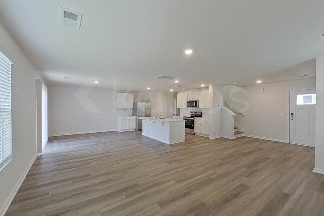 Photo - 111 Overstreet Way