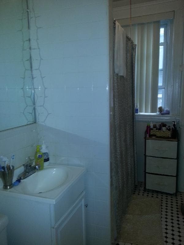 Building Photo - 121 Park Dr