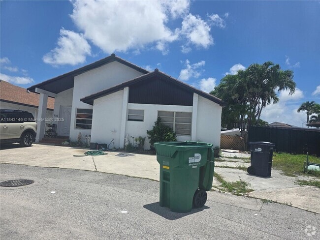 Building Photo - 710 SW 99th Ct Cir S Rental