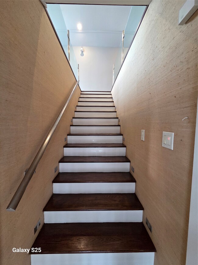 Photo - 102 E 5th St