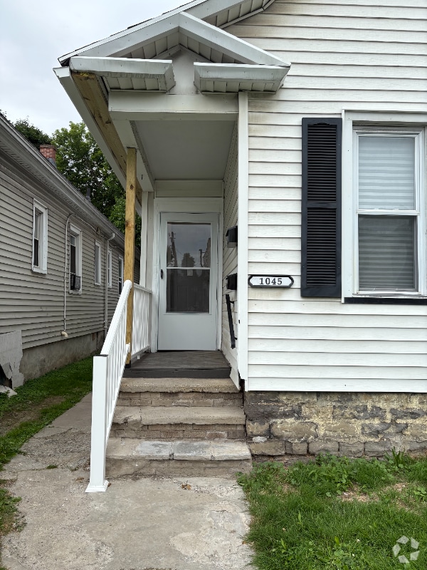 Building Photo - 1045 Hudson Ave Rental