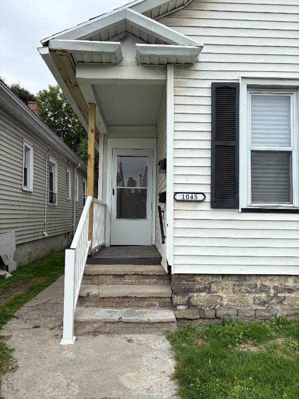 Building Photo - 1045 Hudson Ave Rental