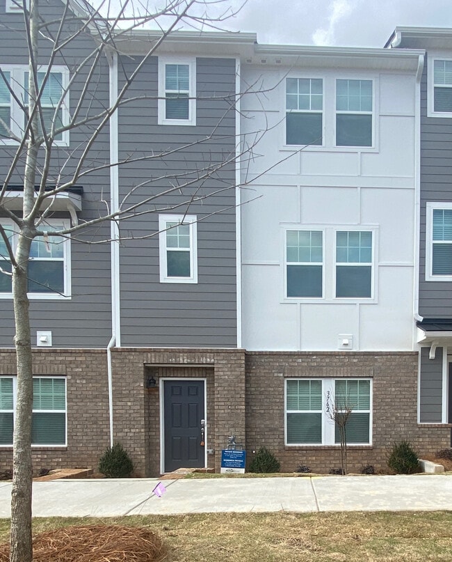 Photo - Room in Townhome on Memorial Pkwy