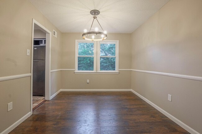 Photo - Rent greatly reduced PLUS Fall Special! 1/...