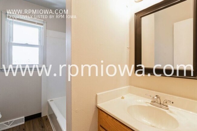 AFFORDABLE DUPLEX!! 2 Bedroom, 1 Bathroom ...