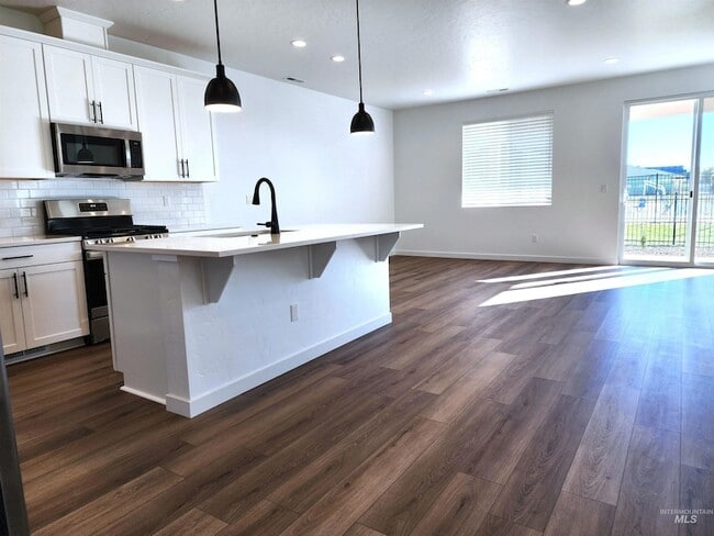 Photo - 350 N Lagrasse Ln