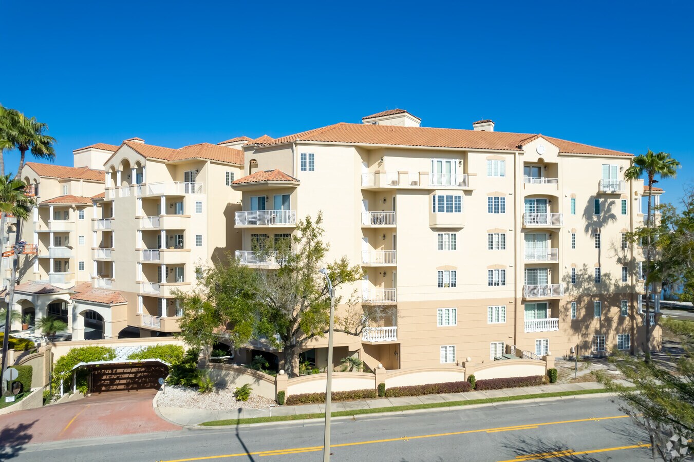 Primary - Renaissance at Lake Ivanhoe Apartments
