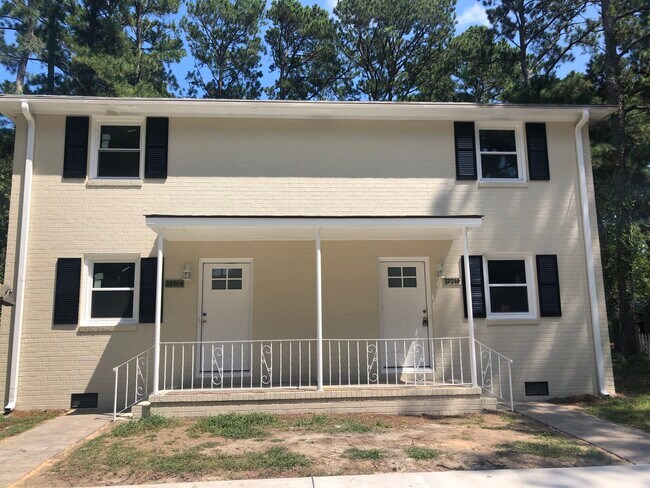 Fully renovated - high end finishes - 2224 Sandalwood Rd Apartments Unit A