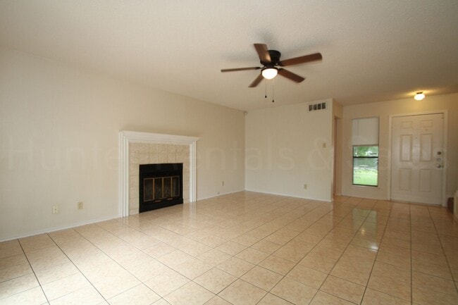 Photo - 1112 Goodhue Dr