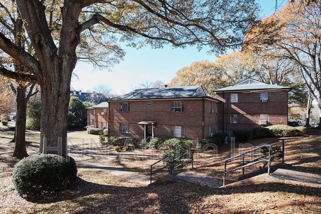 Photo - 1347 Briarwood Dr NE House