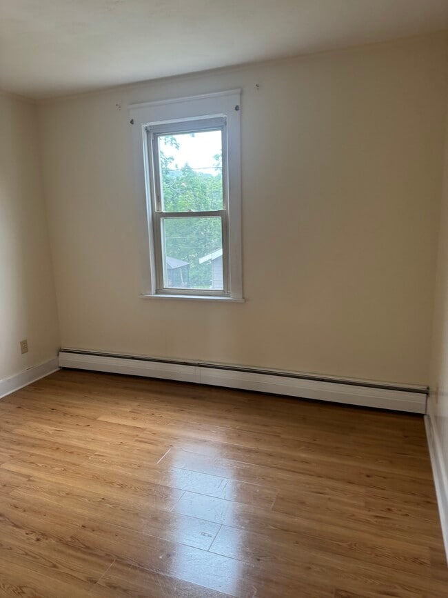 Photo - 17 Cross St Unit 3 bedroom Apartment