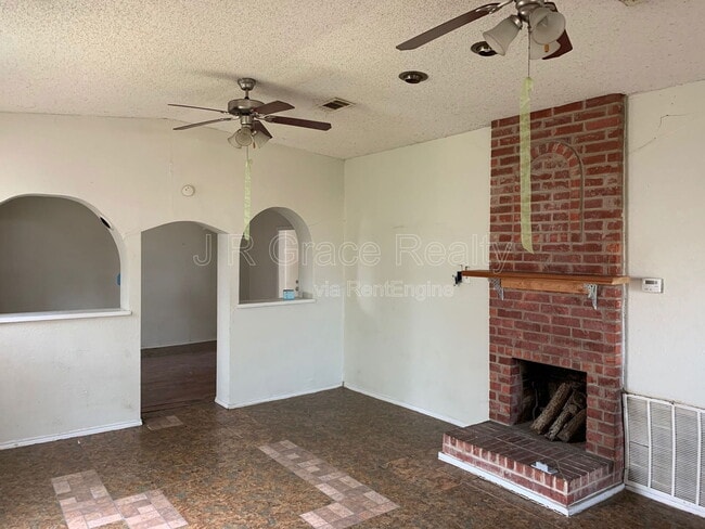 Photo - 1914 Webster Ave