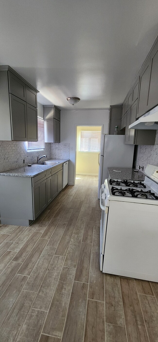 Photo - 1725 Bernard St