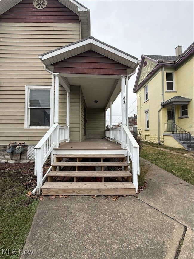 Building Photo - 1337 Maple Ave