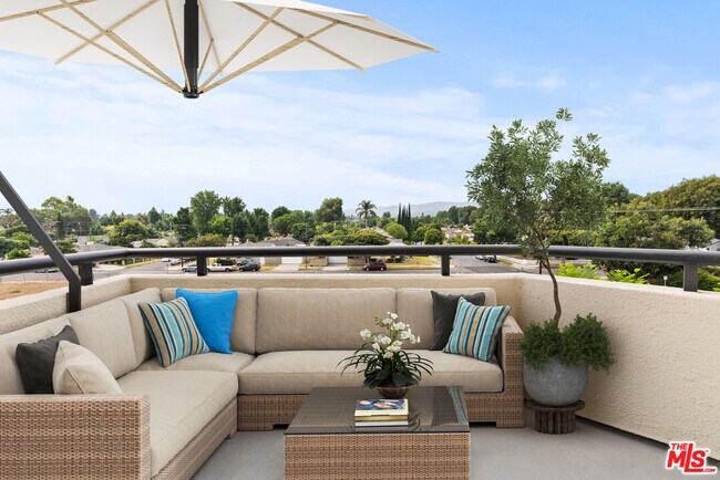 Photo - 16550 Vanowen St Unidad 307