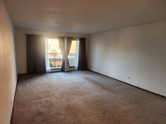 Living Room - 4 Pine Tree Dr Unit 214