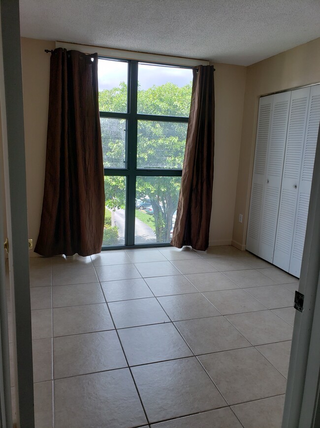 Photo - 11750 SW 18th St Unit 403-1