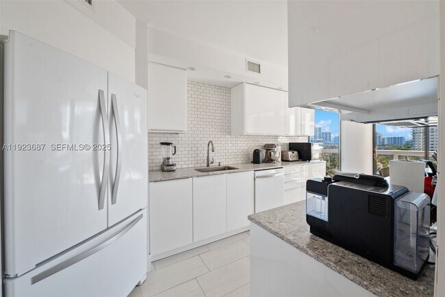 Photo - 20185 E Country Club Dr Unit 904