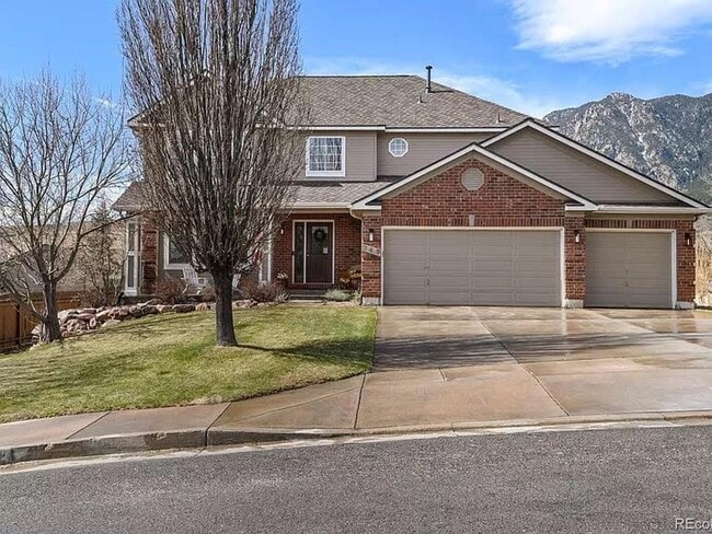 Building Photo - Beautiful 5 Bed, 4 Bath Home in D-12, Minutes from Ft. Carson, Shopping and Downtown