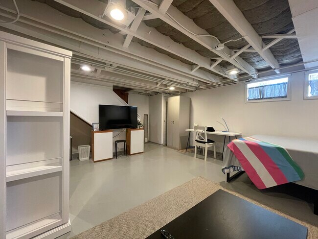 Photo - 326 Greenlow Rd Unidad Private Furnished in Academy Heights
