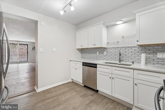 Building Photo - 400 Glendale Rd Unit D44