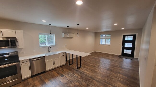 Photo - 1460 NW Newport Ave Unit 1