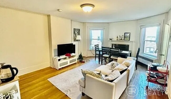 Photo - 912 Beacon St Unit 3