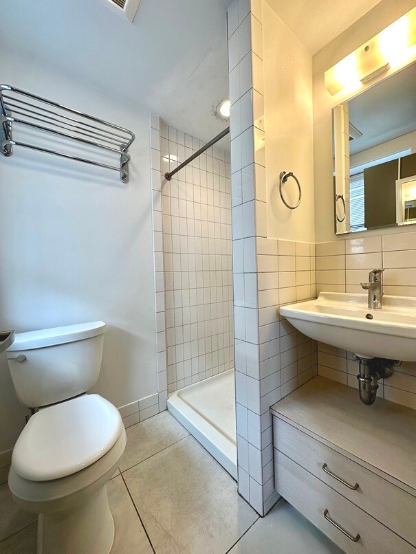 Photo - 144 Bowdoin St Unidad 51