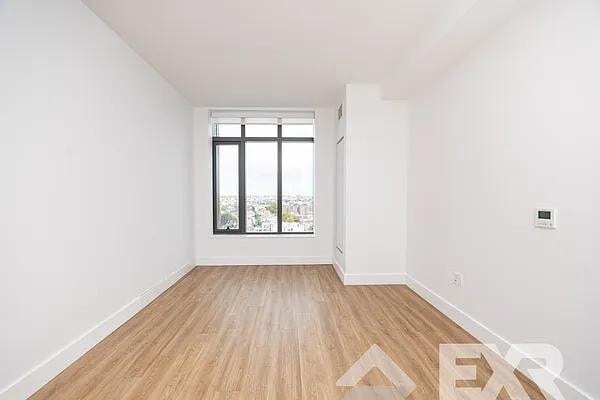 Photo - 2230 Cropsey Ave Unidad 1203