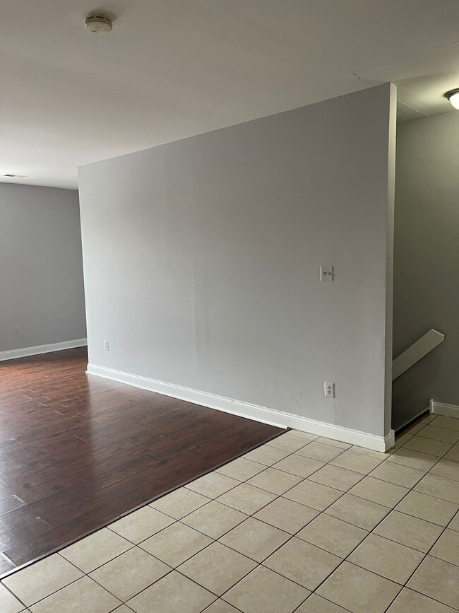 Photo - 5849 Market St