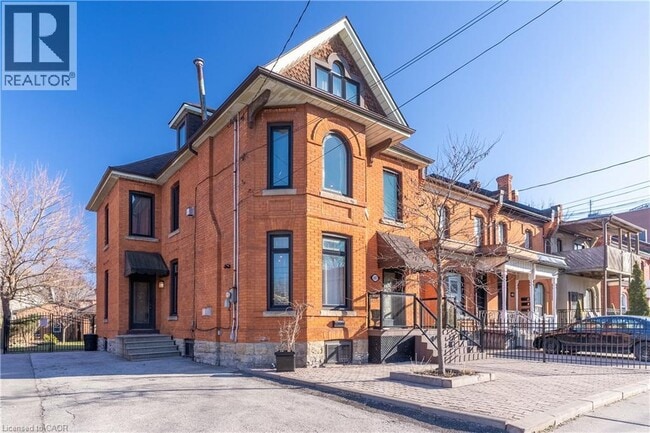 Photo - 107 Catharine St S
