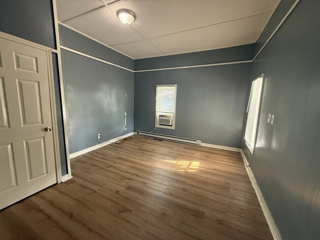 Photo - 112 East St E