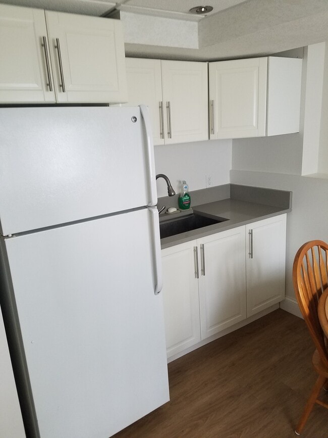 7935 Edgewood Ct Unidad Bachelor's