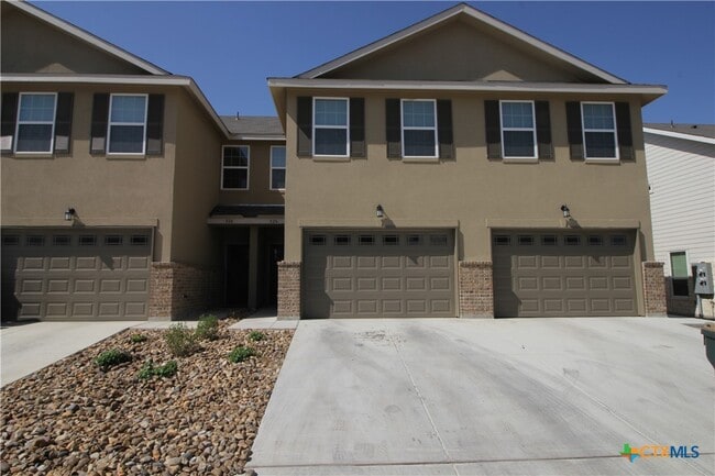 Photo - 324 Untermaier St