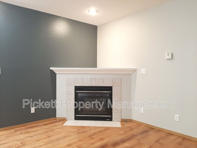 Photo - 6272 Alexis Dr NE