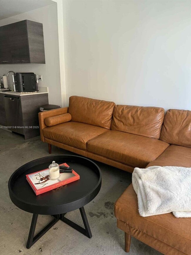 Photo - 151 SE 1st St Unidad 503