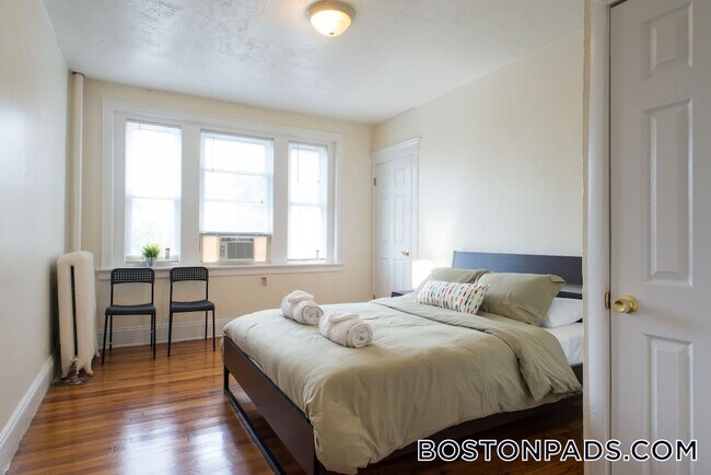 Photo - 244 Kelton St Unit 11