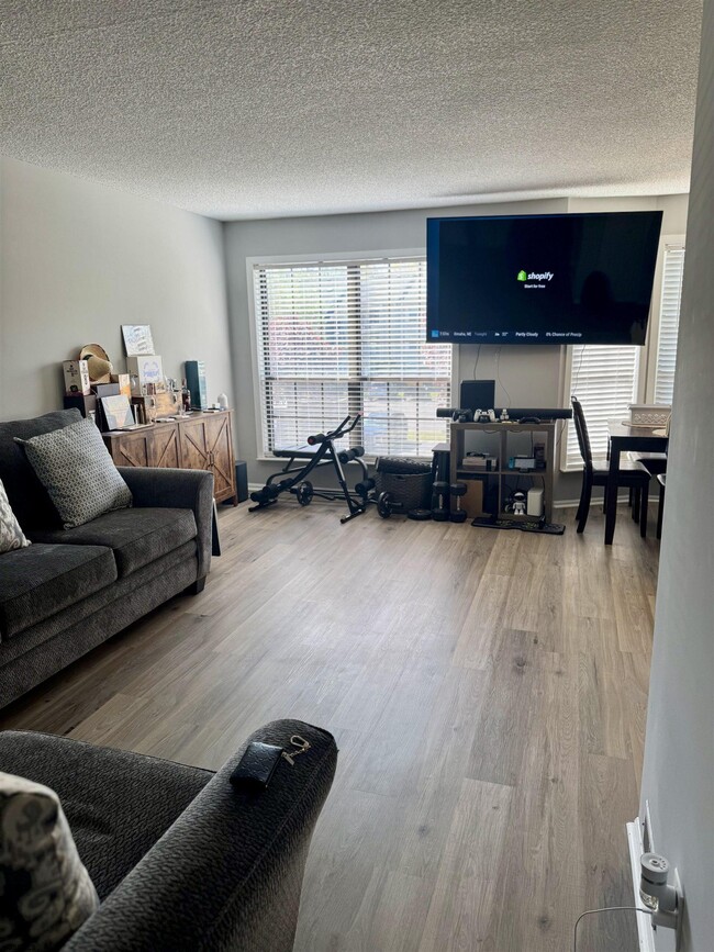 Photo - 100 Colonial Ct Unit 100