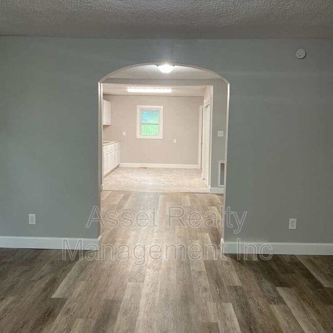 Photo - 3821 Hampton Ave