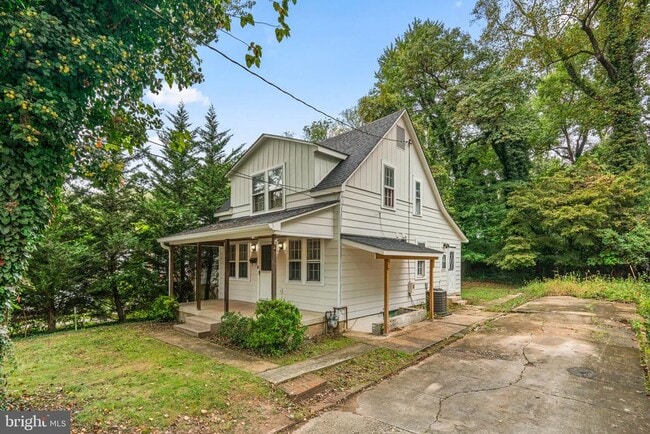 Building Photo - 715 Anderson Ave