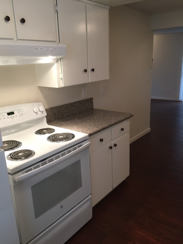 Photo - 301 Whitesell St W