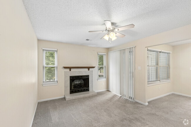 1BR, 1BA - 725SF - Living Room