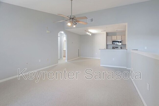 Photo - 8809 Manor Loop