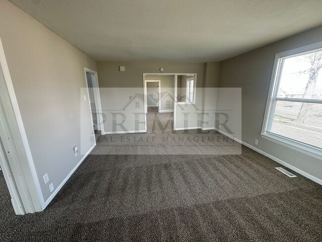 Photo - 184 W North St